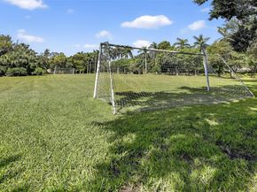 372 Cameron Dr, Weston FL 33326
