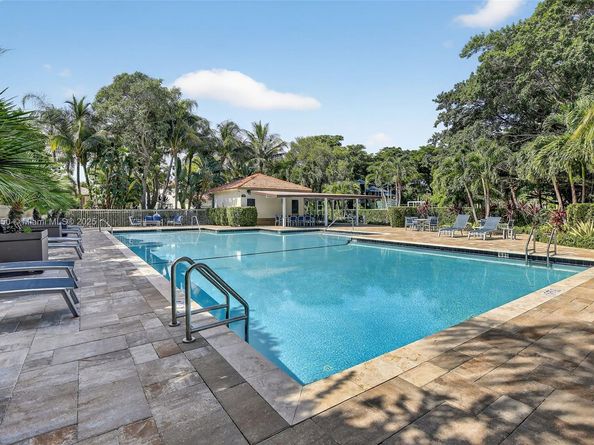 372 Cameron Dr, Weston FL 33326
