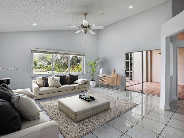 372 Cameron Dr, Weston FL 33326