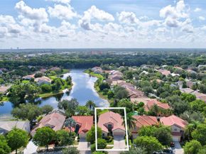 372 Cameron Dr, Weston FL 33326