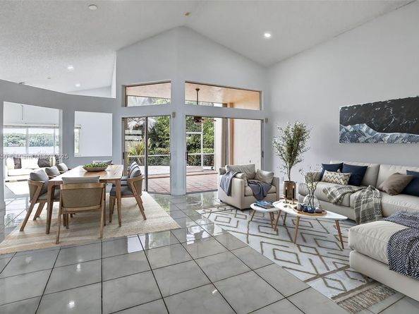 372 Cameron Dr, Weston FL 33326