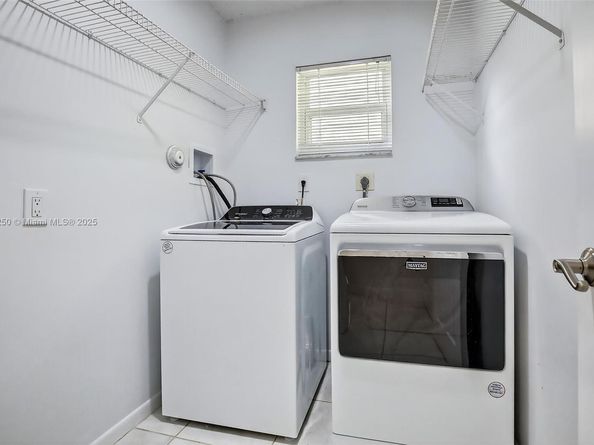 372 Cameron Dr, Weston FL 33326