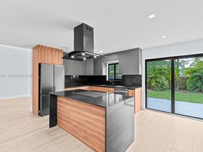 7472 NW 167th St, Hialeah FL 33015