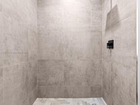 7472 NW 167th St, Hialeah FL 33015