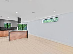 7472 NW 167th St, Hialeah FL 33015