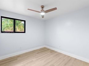 7472 NW 167th St, Hialeah FL 33015