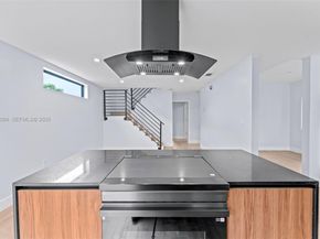 7472 NW 167th St, Hialeah FL 33015