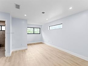 7472 NW 167th St, Hialeah FL 33015