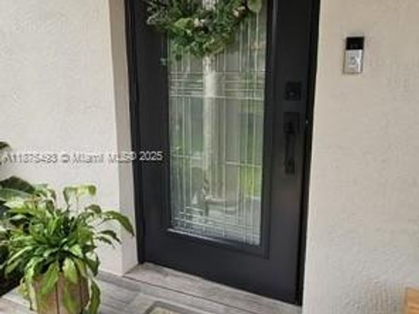 7430 SW 34th St, Miami FL 33155