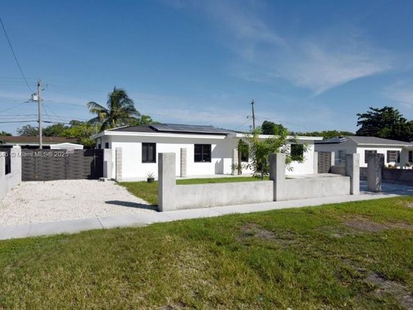 14520 Carver Dr, Miami FL 33176