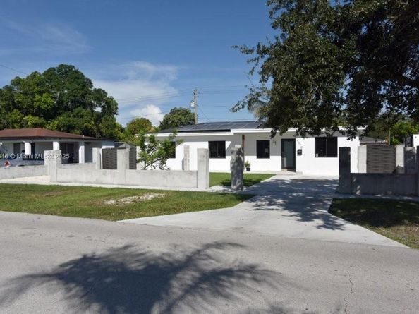 14520 Carver Dr, Miami FL 33176