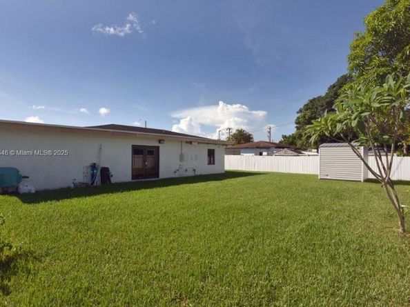 14520 Carver Dr, Miami FL 33176