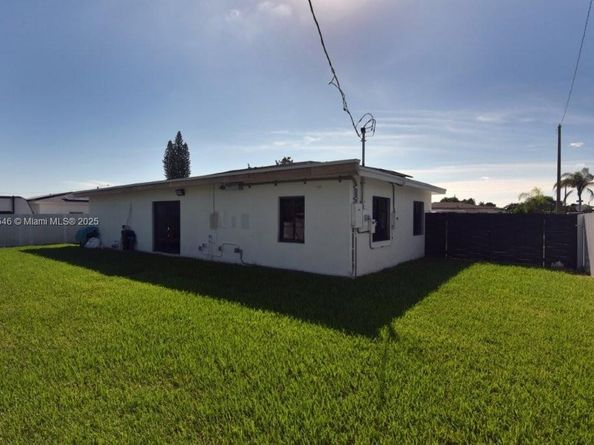 14520 Carver Dr, Miami FL 33176