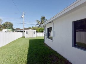 14520 Carver Dr, Miami FL 33176