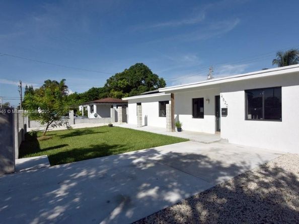 14520 Carver Dr, Miami FL 33176