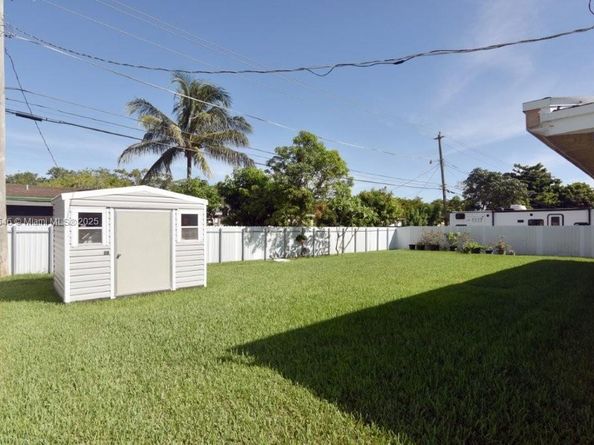 14520 Carver Dr, Miami FL 33176