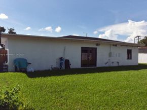 14520 Carver Dr, Miami FL 33176