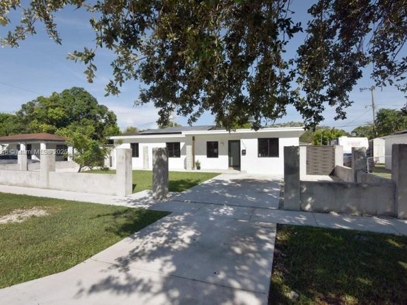 14520 Carver Dr, Miami FL 33176