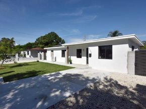 14520 Carver Dr, Miami FL 33176
