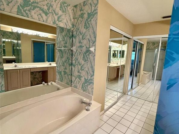 4004 Dorado Dr, Riviera Beach FL 33418