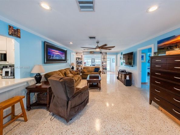 204 S Seacrest Cir, Delray Beach FL 33444