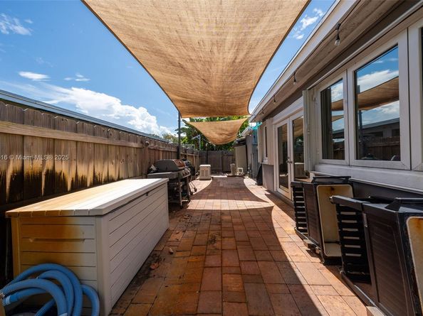 204 S Seacrest Cir, Delray Beach FL 33444