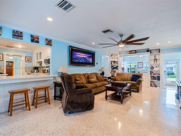 204 S Seacrest Cir, Delray Beach FL 33444
