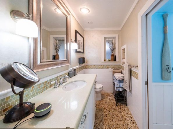 204 S Seacrest Cir, Delray Beach FL 33444