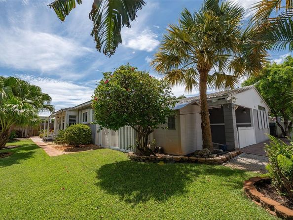 204 S Seacrest Cir, Delray Beach FL 33444