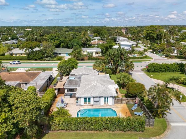 204 S Seacrest Cir, Delray Beach FL 33444