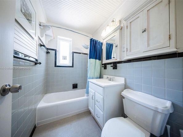 204 S Seacrest Cir, Delray Beach FL 33444