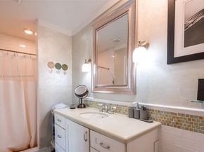 204 S Seacrest Cir, Delray Beach FL 33444