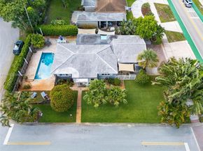 204 S Seacrest Cir, Delray Beach FL 33444