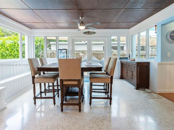 204 S Seacrest Cir, Delray Beach FL 33444