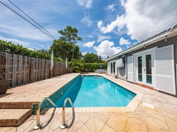 204 S Seacrest Cir, Delray Beach FL 33444