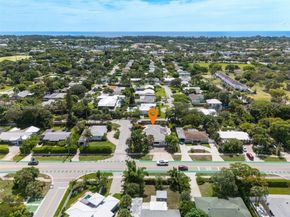 204 S Seacrest Cir, Delray Beach FL 33444