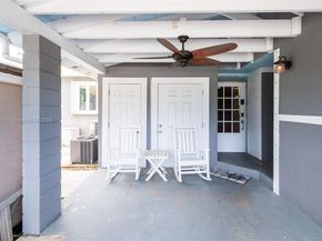 204 S Seacrest Cir, Delray Beach FL 33444