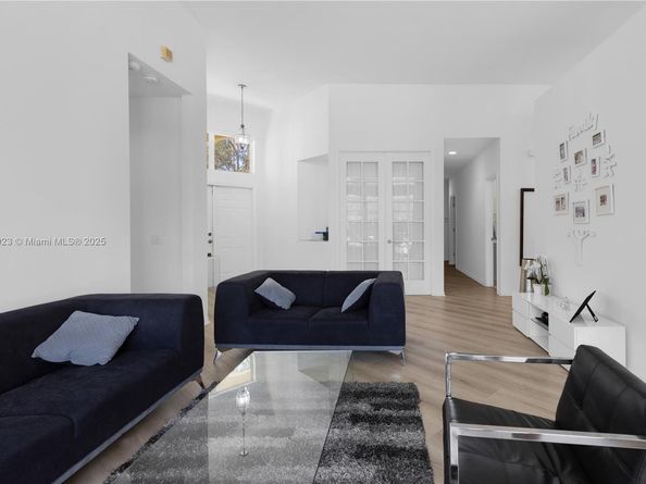 1102 Camellia Cir, Weston FL 33326