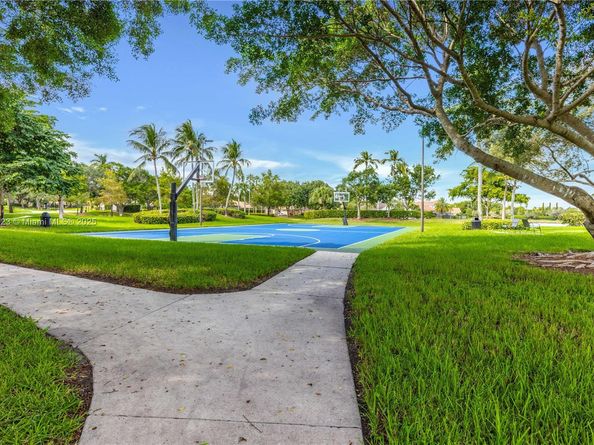 1102 Camellia Cir, Weston FL 33326