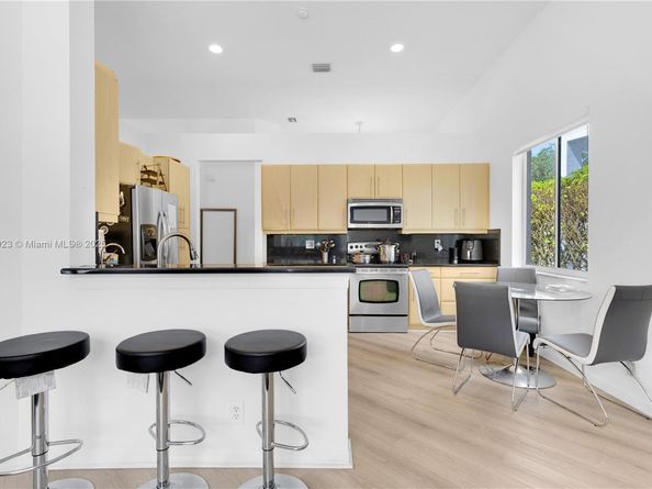 1102 Camellia Cir, Weston FL 33326