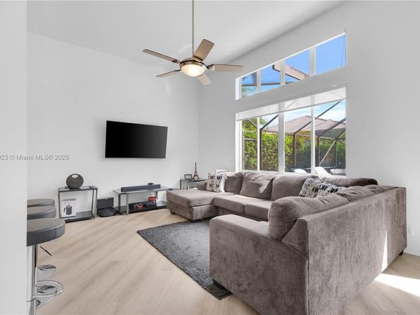 1102 Camellia Cir, Weston FL 33326