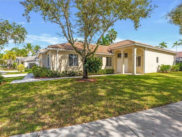 1102 Camellia Cir, Weston FL 33326