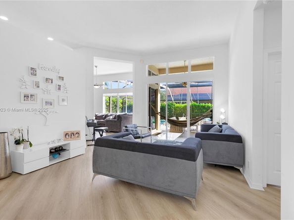 1102 Camellia Cir, Weston FL 33326