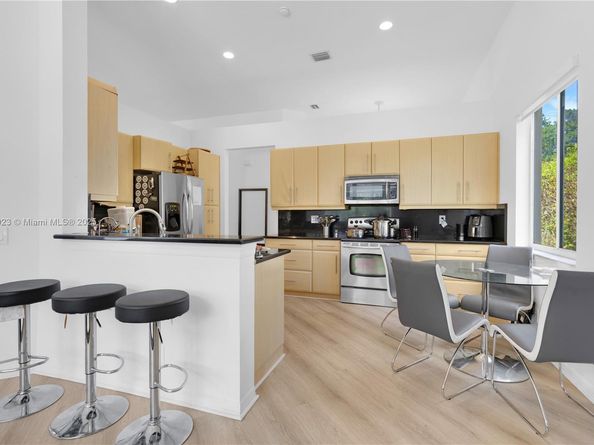 1102 Camellia Cir, Weston FL 33326