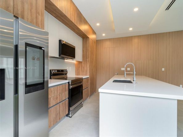 2107 SW 18th Ave, Fort Lauderdale FL 33315
