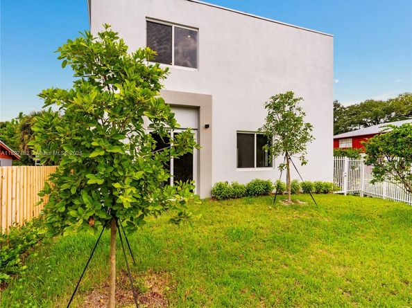 2107 SW 18th Ave, Fort Lauderdale FL 33315