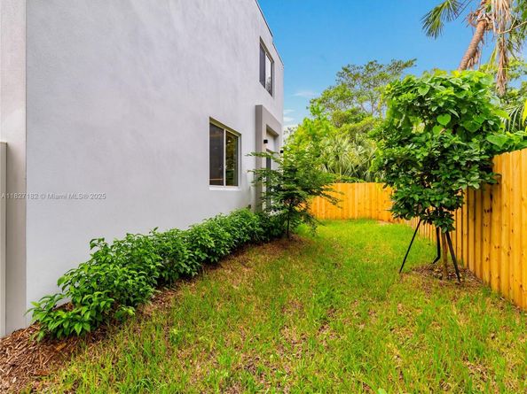 2107 SW 18th Ave, Fort Lauderdale FL 33315