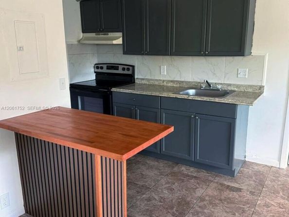 2070 NW 43rd Ter 6, Lauderhill FL 33313