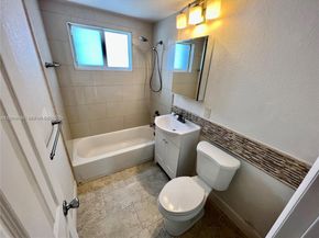 2700 NE 135th St 45, North Miami FL 33181