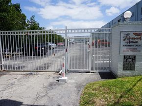 2700 NE 135th St 45, North Miami FL 33181